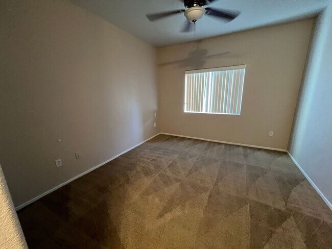 Building Photo - Henderson - 2 bedroom condo