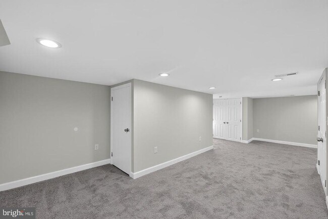 Building Photo - 1613 N Longwood St