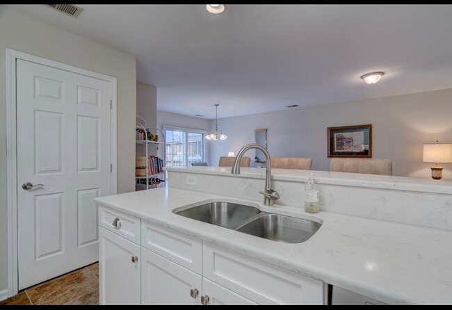 Building Photo - 1040 Bridgeport Way