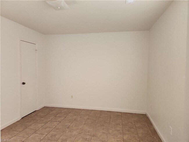 Building Photo - 6045 Bradford Dr