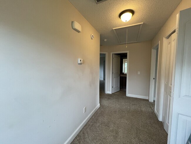 Building Photo - House for Rent