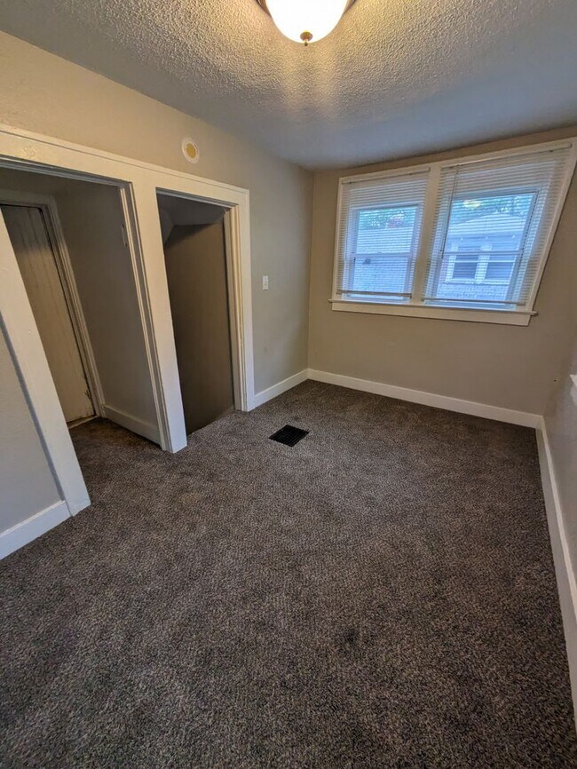 Building Photo - 5535 Woodland Ave