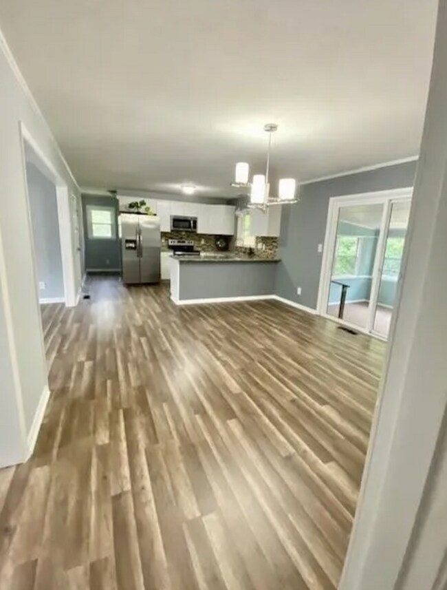 Building Photo - Cozy Ranch Home w/ Enclosed Sunroom, Fully...