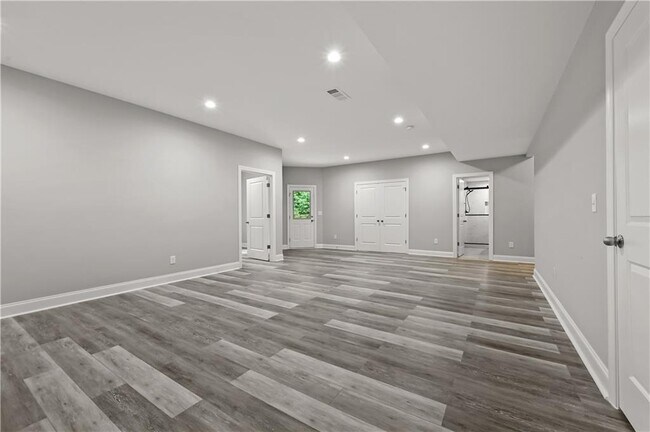 Building Photo - 9965 Cameron Parc Cir