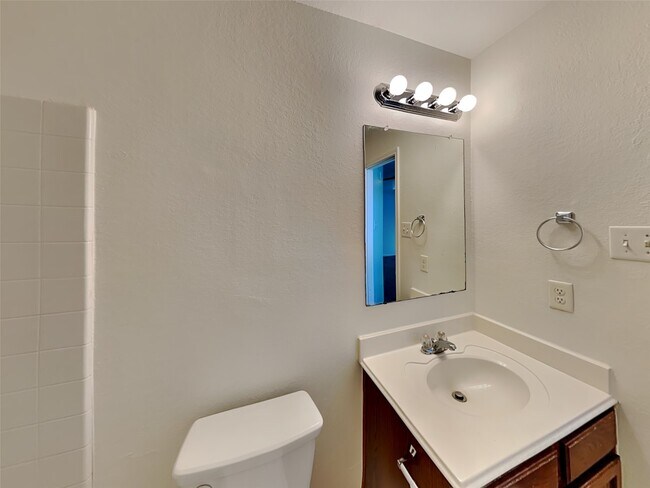 Building Photo - 1115 Desert Oasis Ln