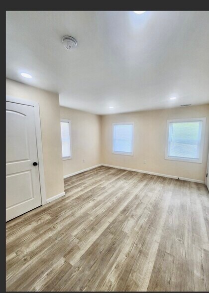 Building Photo - 3555 Lossing St