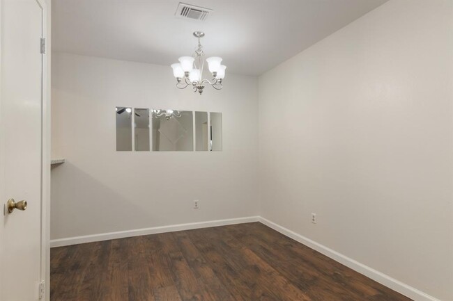 Building Photo - 10555 Turtlewood Ct
