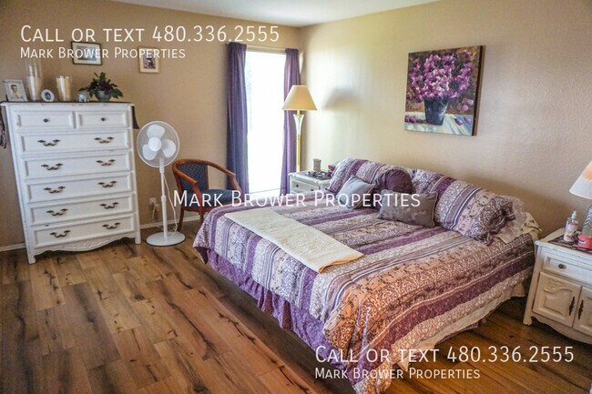 Building Photo - 3229 S Fairfield Dr