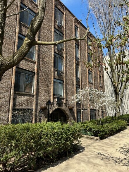 Building Photo - 1750 N Mohawk St