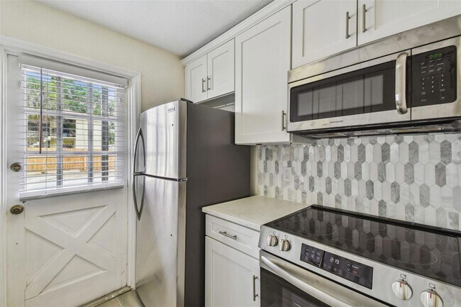 Building Photo - 208 Danube Ave