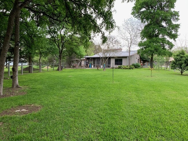 Building Photo - 710 Whippoorwill Dr