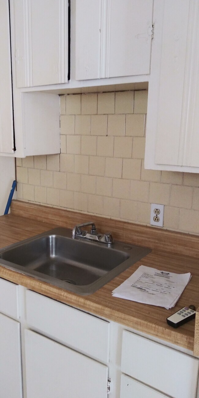 kitchen - 2712 Berry St