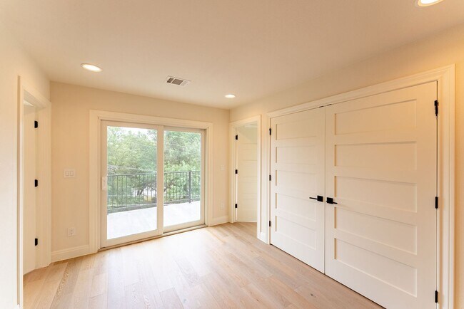Building Photo - Modern Elegance in Austin: 4BR/3BA Sanctuary with Stylish Design and Inviting Ambiance!