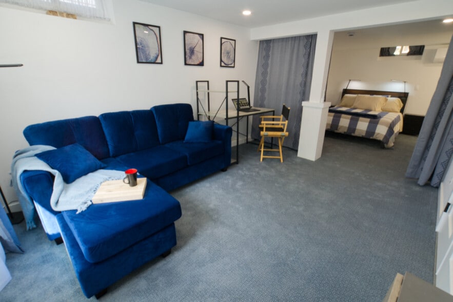 Bedroom suite beyond - 4157 SE Brooklyn St