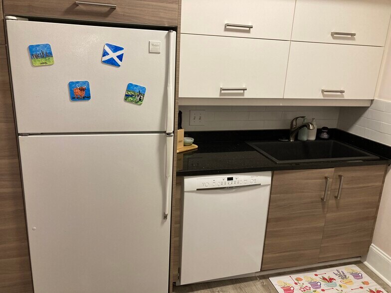 Refrigerator, dishwasher, and basin sink - 400 Queens Rd