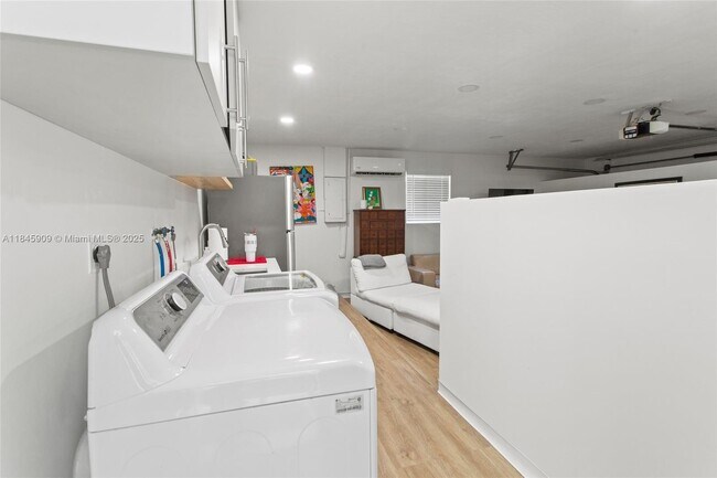 Building Photo - 14270 SW 74th Ct