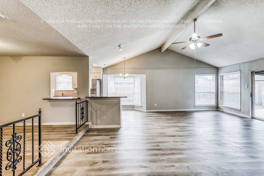 Building Photo - 2306 Cambridge Ct N