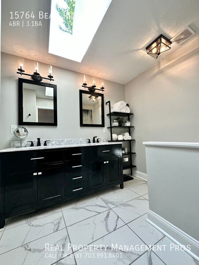 Building Photo - 15764 Beau Ridge Dr