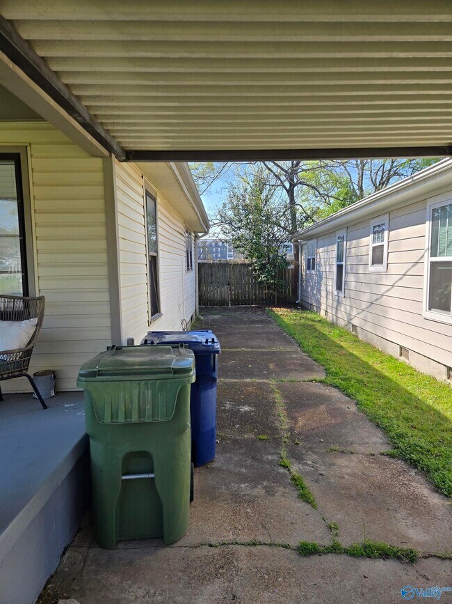 Building Photo - 410 McCullough Ave NE