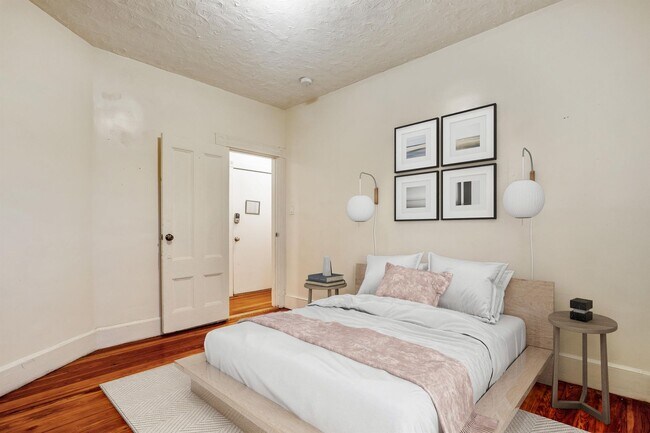 Building Photo - Great 5 Bedroom Available 09/01/2026