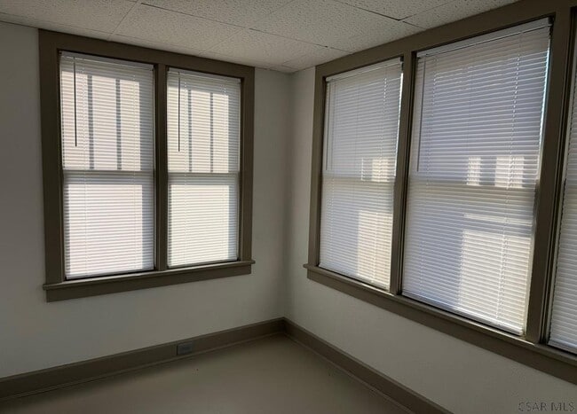 Building Photo - 1727 Scalp Ave