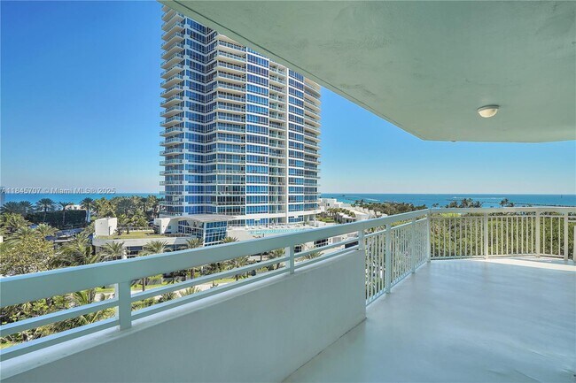 Building Photo - 400 South Pointe Dr