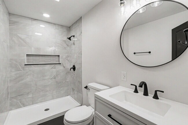 Building Photo - 8204 Hallett Ct