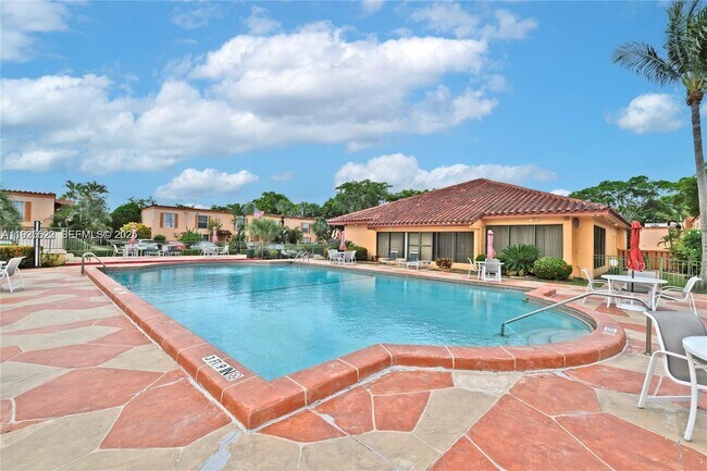 Building Photo - 7110 Fairway Dr