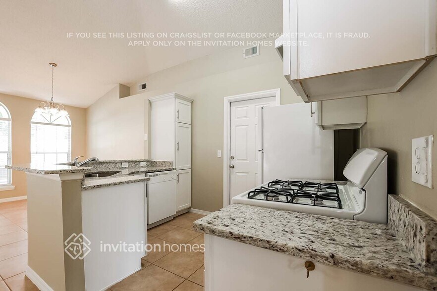 Building Photo - 6948 Long Needle Ct