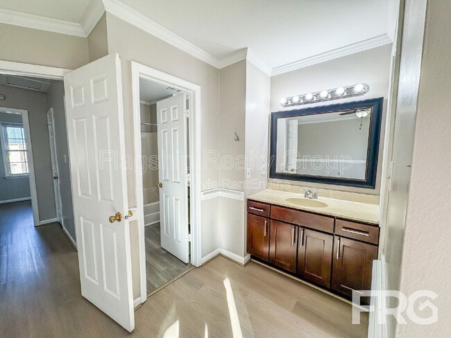 Building Photo - 2700 Thackery Rd