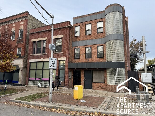 Building Photo - 4642 N Francisco Ave