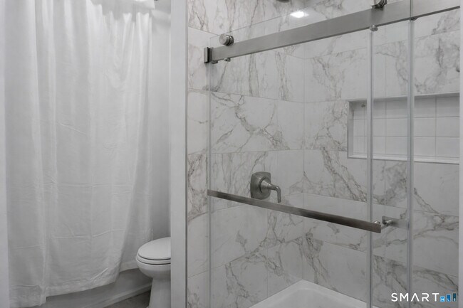 Building Photo - 171 Pequonnock St