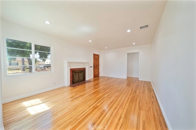 Building Photo - 1217 Camelia Dr