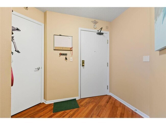 Building Photo - 401 S 1st St