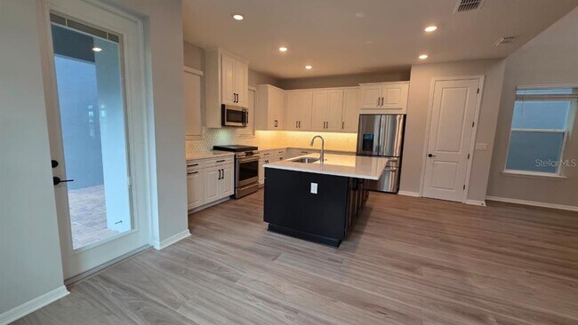 Building Photo - 14768 Field Daisy Dr