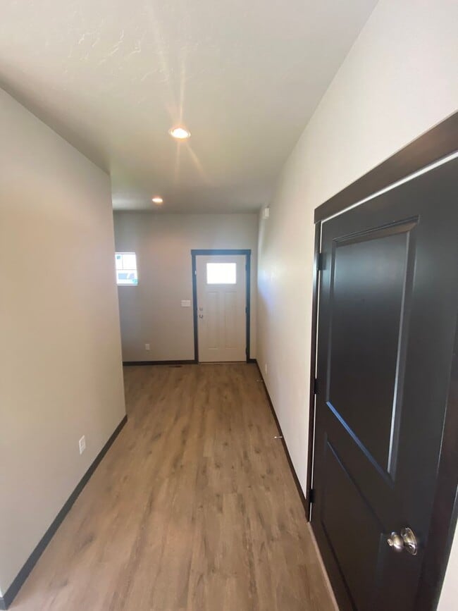 Building Photo - SINGLE FAMILY HOME IN THE FOX TAIL SUBDIVISION (APP#148)