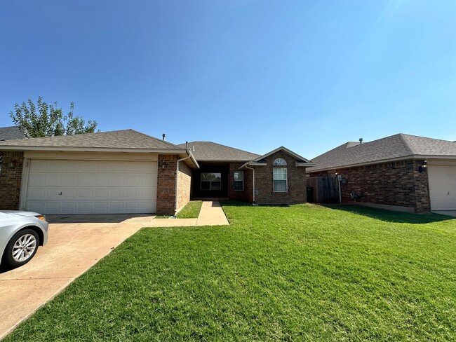 Primary Photo - 4 Bed 2 bath Edmond