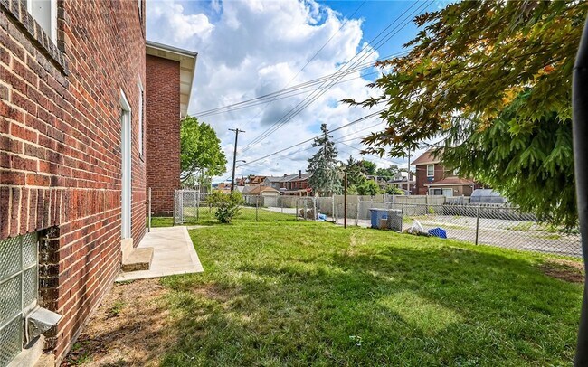 Building Photo - 1168 Jancey St
