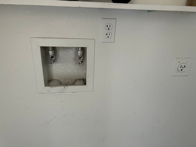 Building Photo - 3 Bedroom 2 Bathroom Parkview North Home