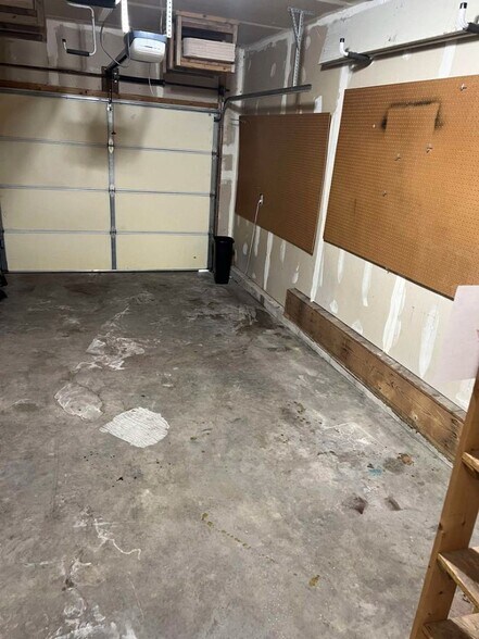 Garage - 5328 Godas Cir