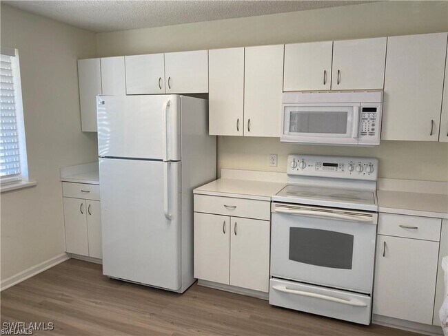 Building Photo - 7785 Esmeralda Way