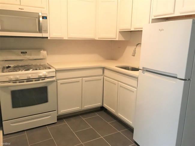Building Photo - 2 br, 1 bath  - 570 N 23rd St Apt 9A