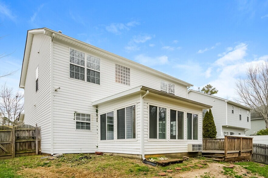 Building Photo - 320 Jewel Haven Way