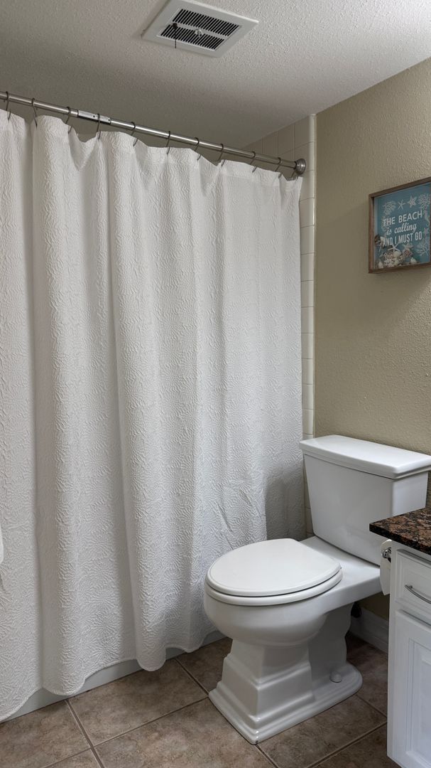 Building Photo - Charming 2/2 Seasonal Rental in Sarasota – Minutes from the Beach! Private Courtyard Included!!