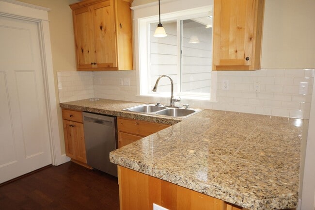 Building Photo - NE Piedmont 3-bedroom Beauty!