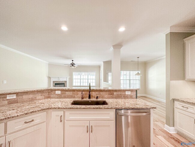 Building Photo - 2303 Palisades Ct SW