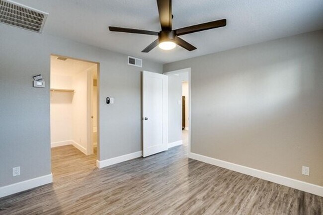 Building Photo - 603 S Bellview