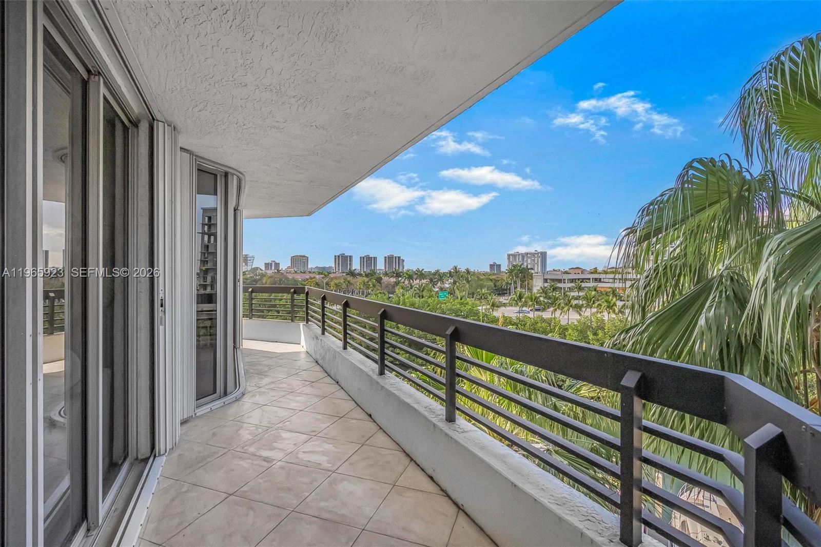 Building Photo - 3500 Mystic Pointe Dr