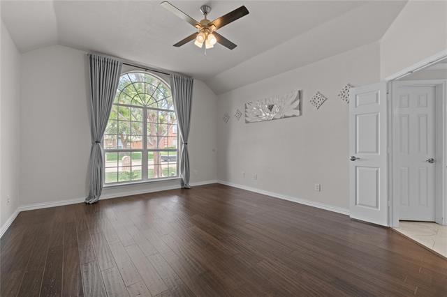 Building Photo - 1300 Oak St