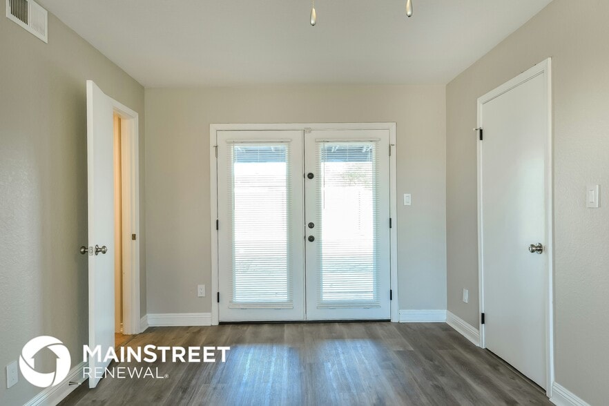 Building Photo - 1522 W Wahalla Ln